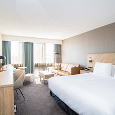 Hotel Sandman Hotel Montreal cazare Longueuil