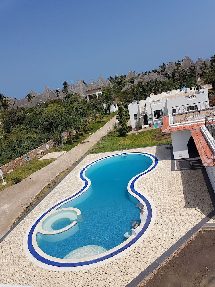 Hotel Queens Chateau Boutique Villa