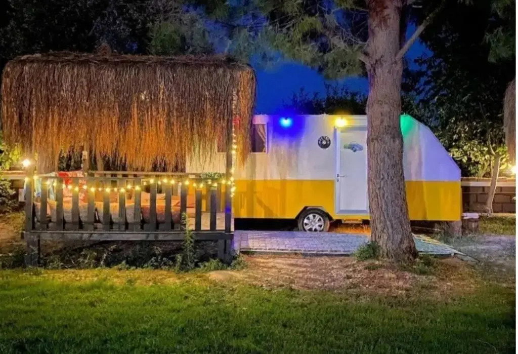 Mona Glamping Caravan Suites