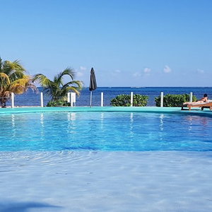 Hotel Royal Caribbean Resort cazare San Pedro