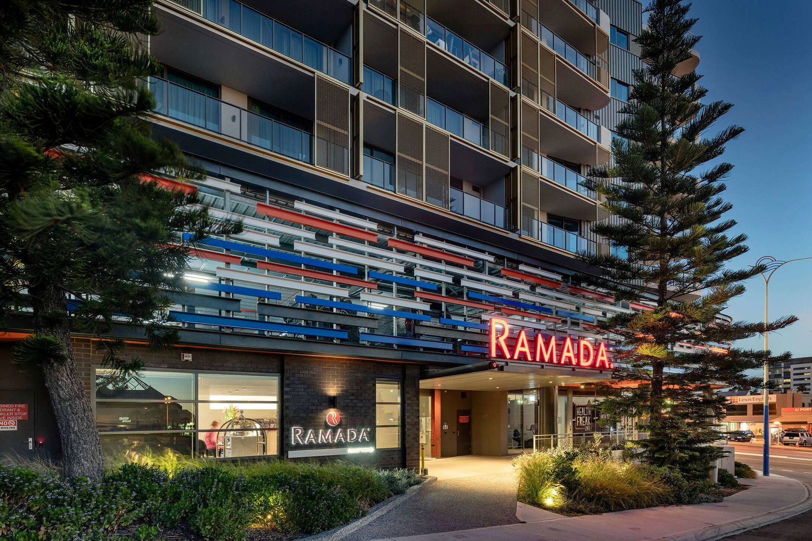 Hotel Ramada By Wyndham Vetroblu Scarborough Beach