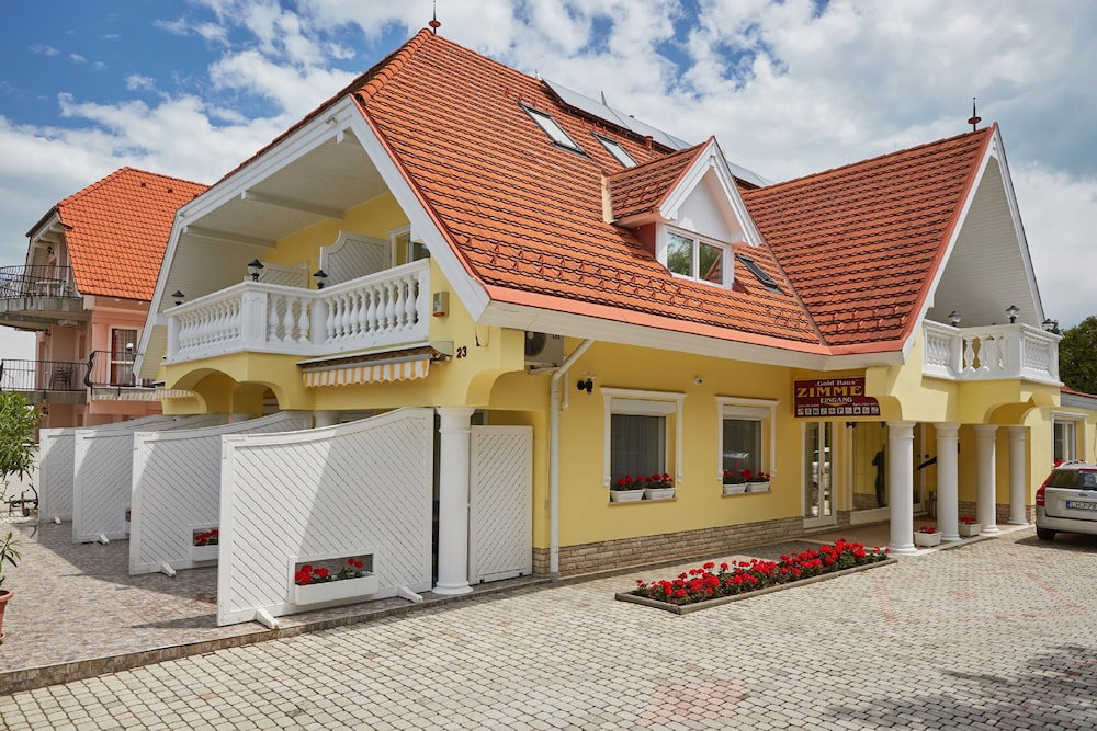 Gold Hause Pansion