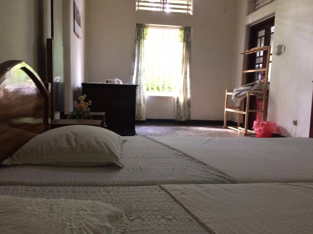 Hotel Weeragiri Homestay