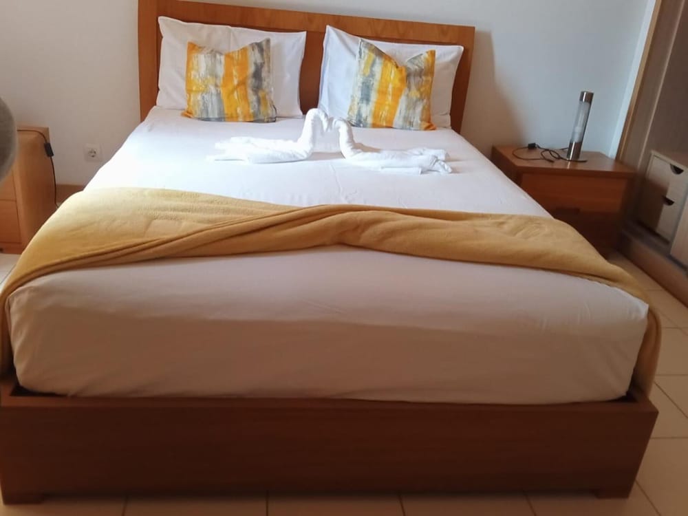 2Bed-Vila-Verde Sal Cape Verde-Balcony-Pool