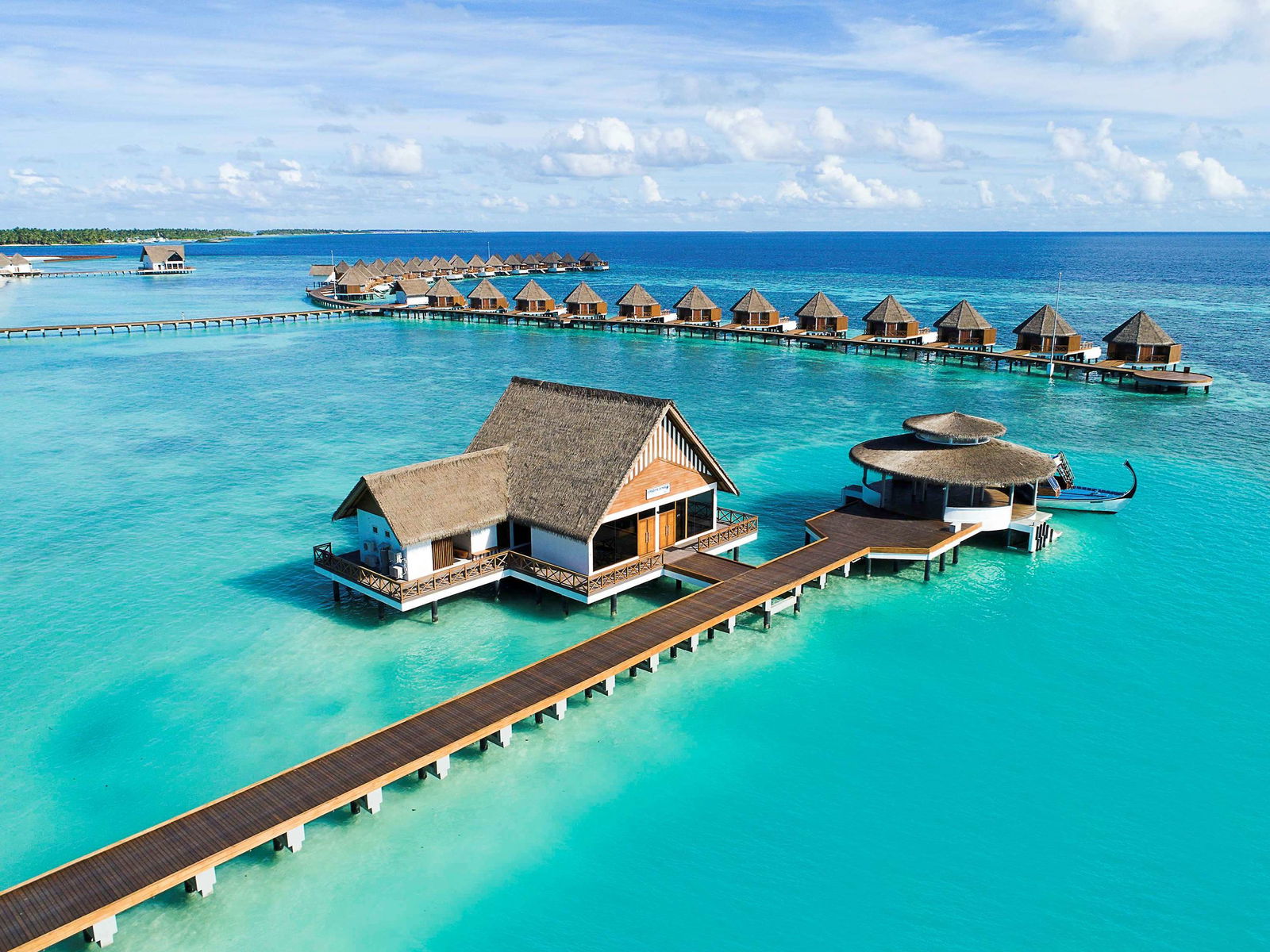Hotel Mercure Maldives Kooddoo Resort