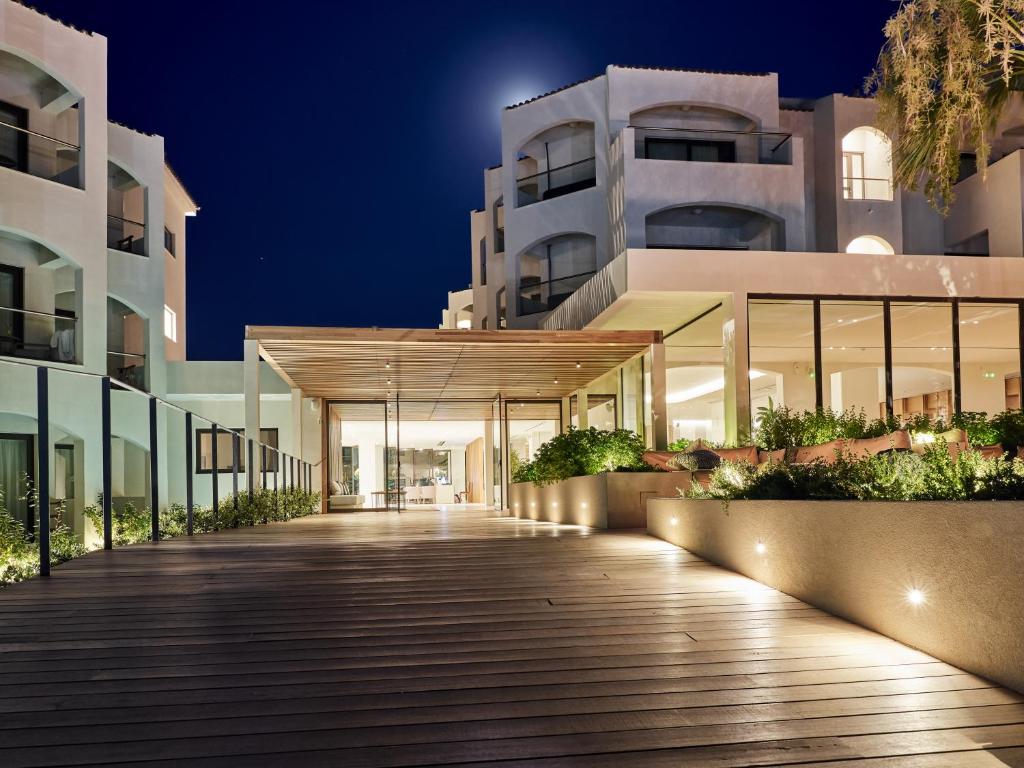 Hotel Caravel Suites - Adults Only