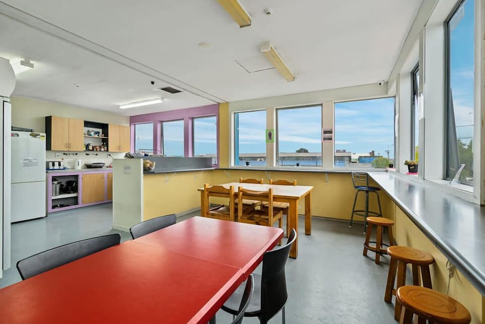 Hotel Point Break Backpackers