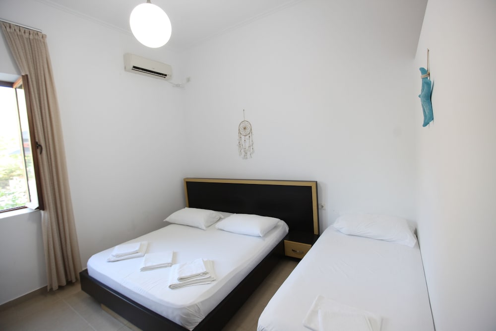 Hotel Bunec Beach Resort