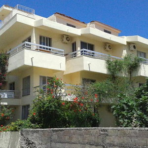 Hotel Vivian Studios cazare Ixia