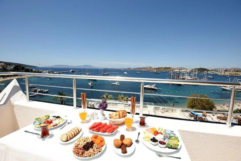 Hotel Mia Hill Suites