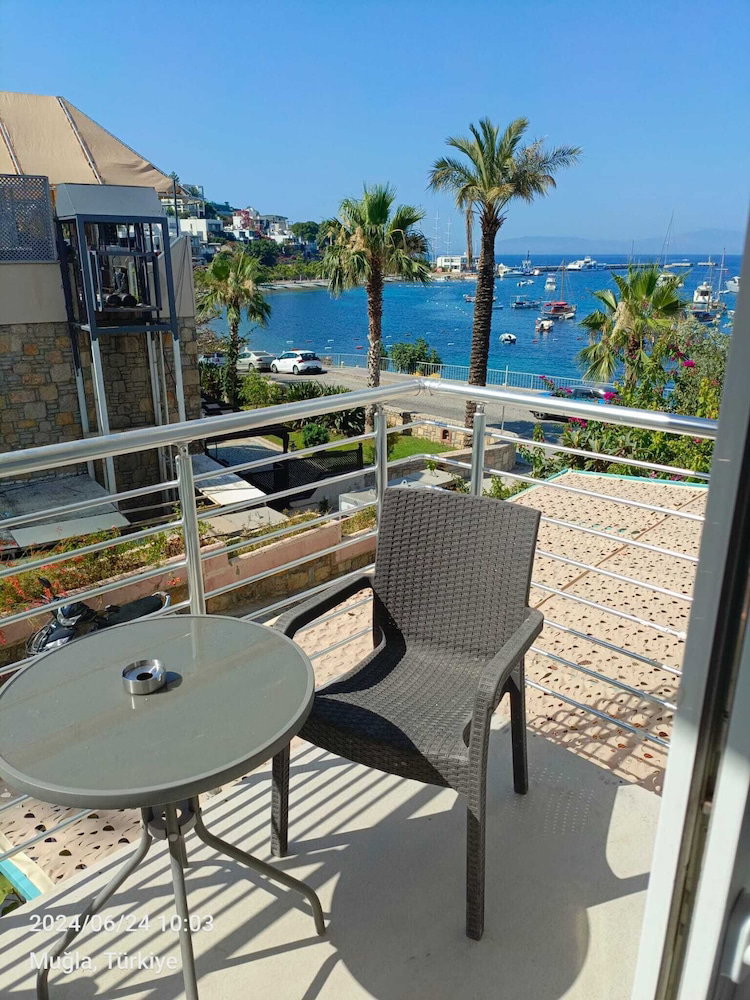 Mia Hill Suites
