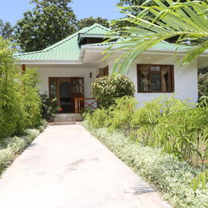 Hotel Le Surmer Self Catering Chalets cazare La Digue