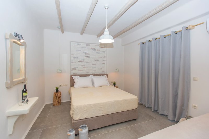 Hotel Ampelos Suites