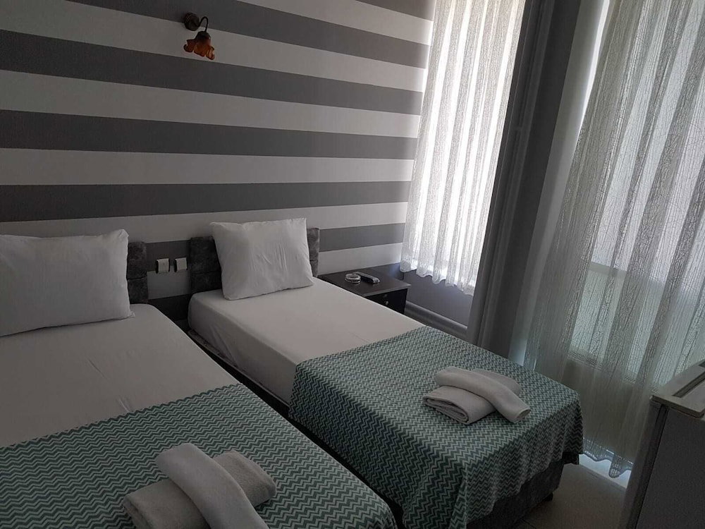 Hotel Lotus Otel