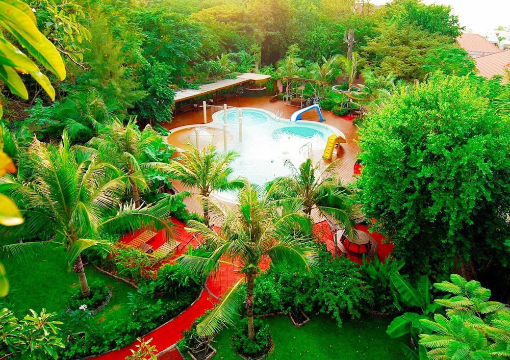 Birds And Bees Resort