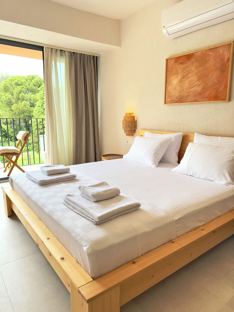 Hotel Rue Rooms