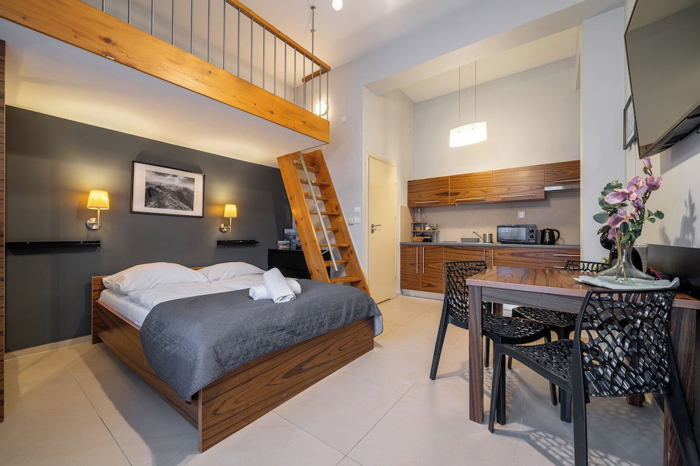 Hotel Rentplanet - Apartamenty Brzozowa