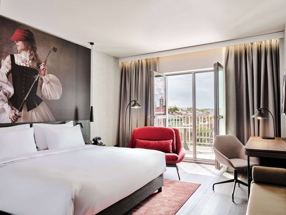 Radisson Red Hotel & Radisson Red Apartments, Krakow