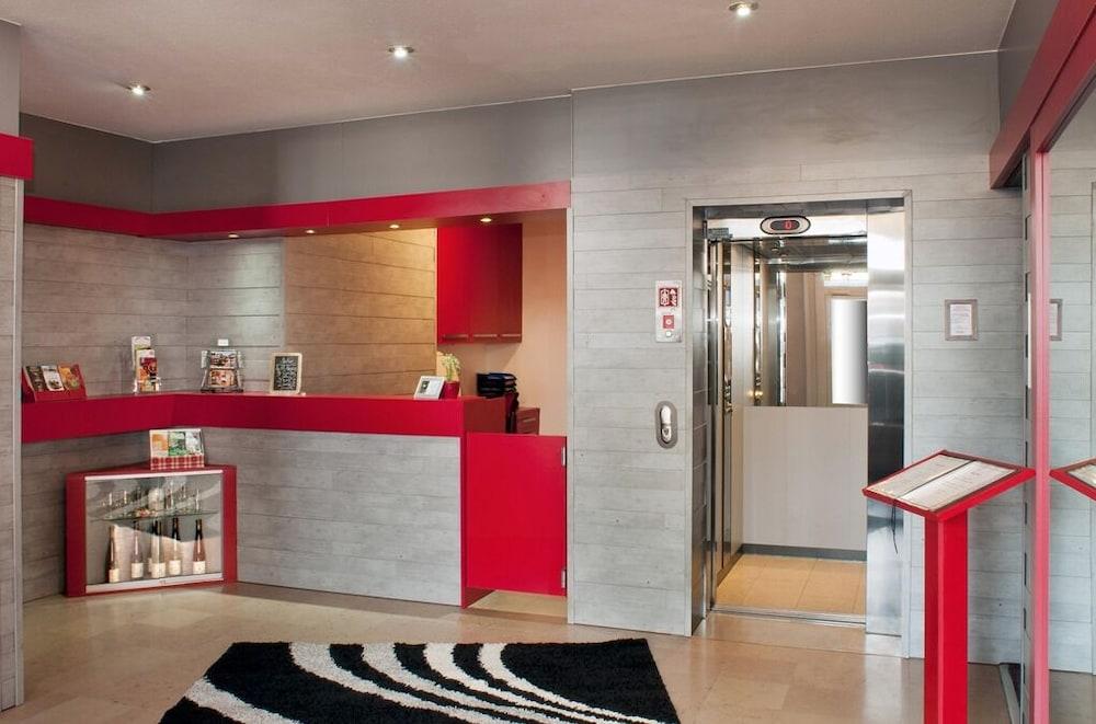 Paul And Pia Welcome Home Hotel