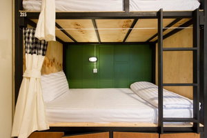 Hotel The Neighbors Hostel Adults Only cazare Phuket