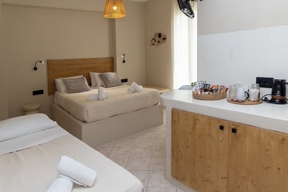 Noe Rooms In Center Of Tinos