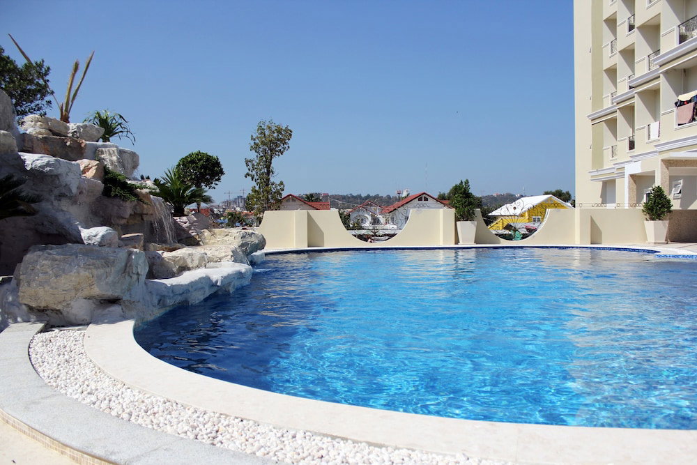 Hotel Lk Crystal Place