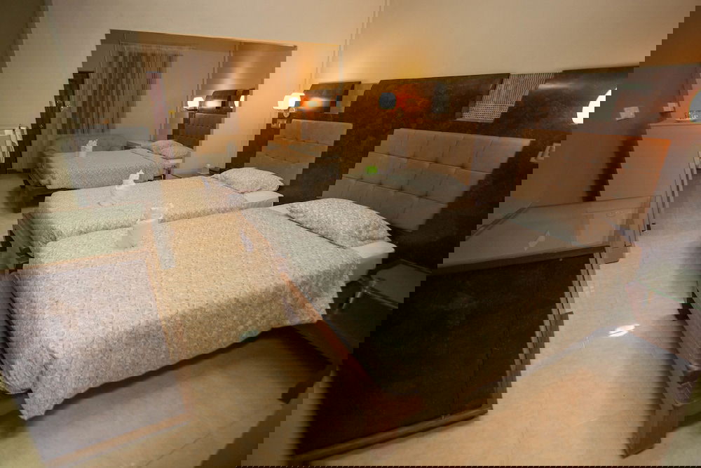 Hotel Lotusland Resort