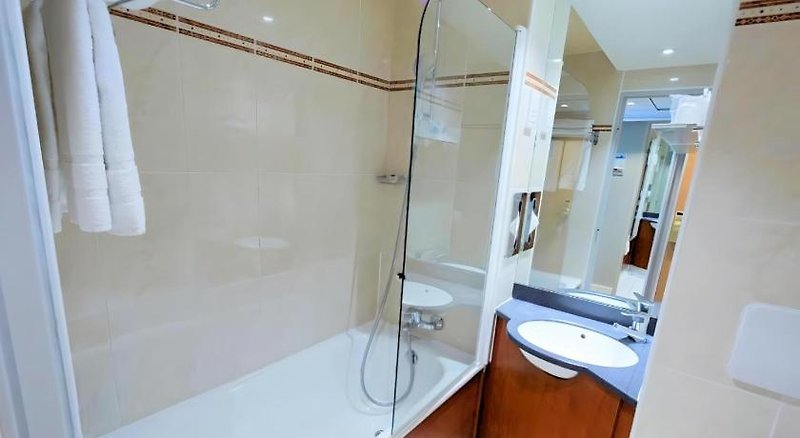 Hotel Kyriad Paris Nord Porte De Saint-Ouen