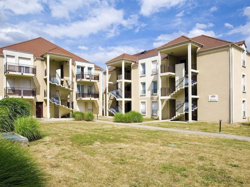 Hotel Zenitude Hôtel Résidences Roissy Village