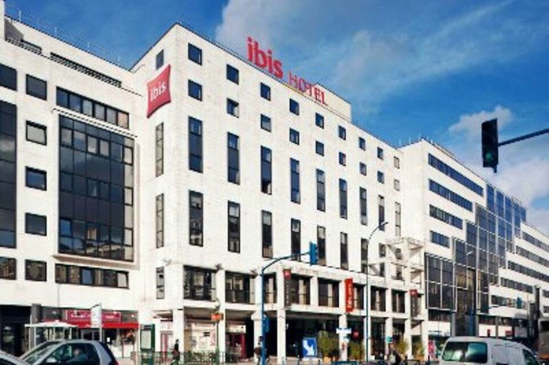 Hotel Hôtel Ibis Paris Pantin Église