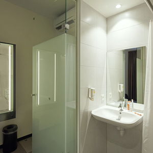 Hotel Easyhotel Brussels City Centre cazare Bruxelles