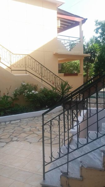 Wilde Rose Hotel