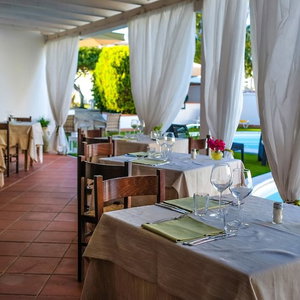 Hotel L'aragosta cazare La Caletta