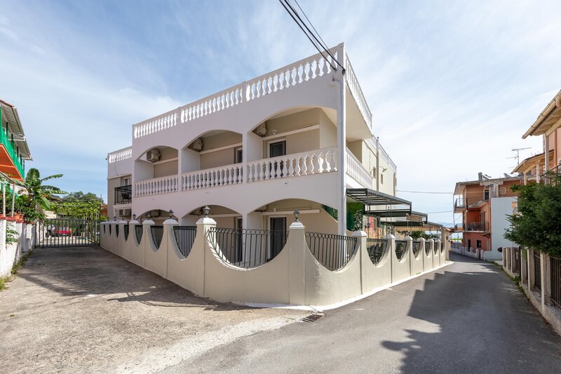 Bella Vista Hotel & Studios