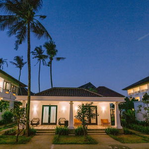 Sejur Legong Keraton Beach vacanta Canggu