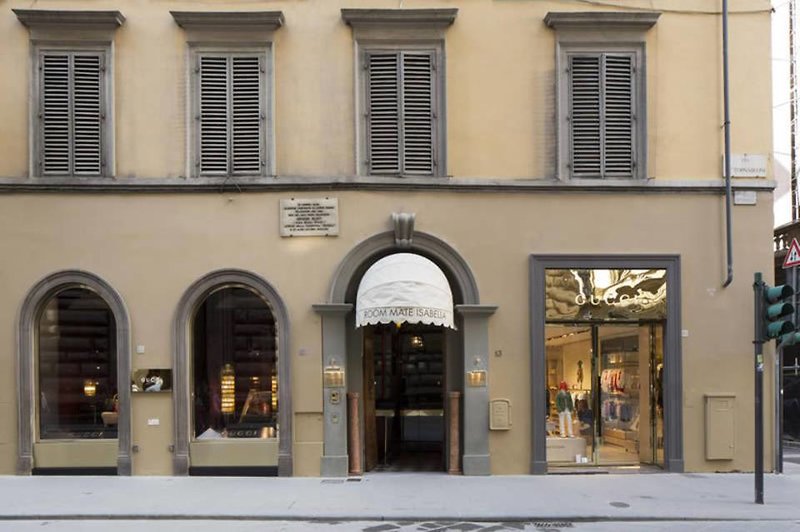 Hotel Room Mate Isabella