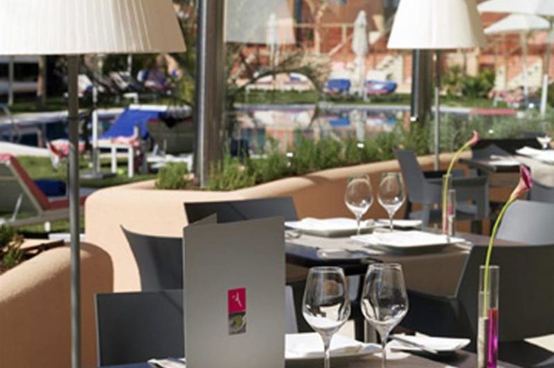 dal travel Sir Anthony Hotel