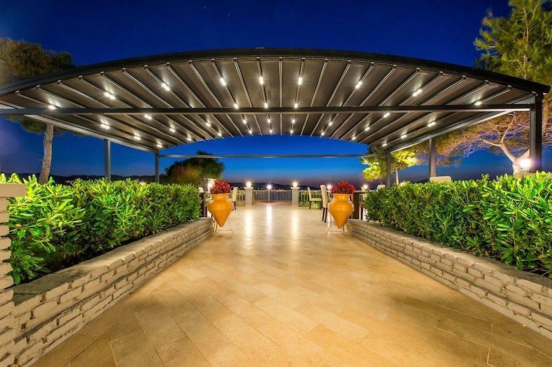 Balcony Hotel