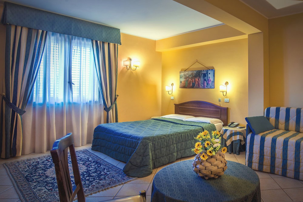Greta Rooms