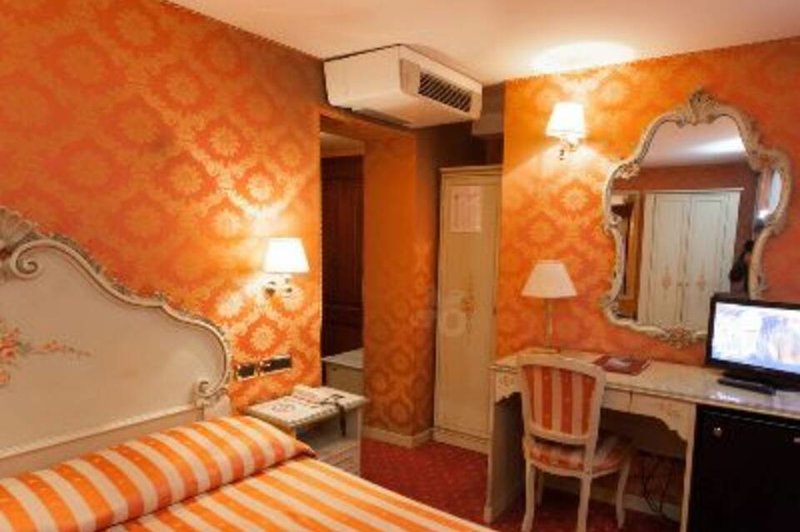 Hotel Lux