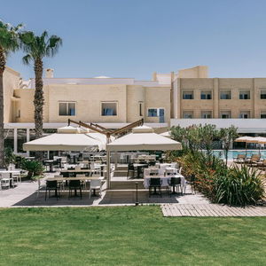 Hotel Mangia's Himera Resort cazare Campofelice di Fitalia