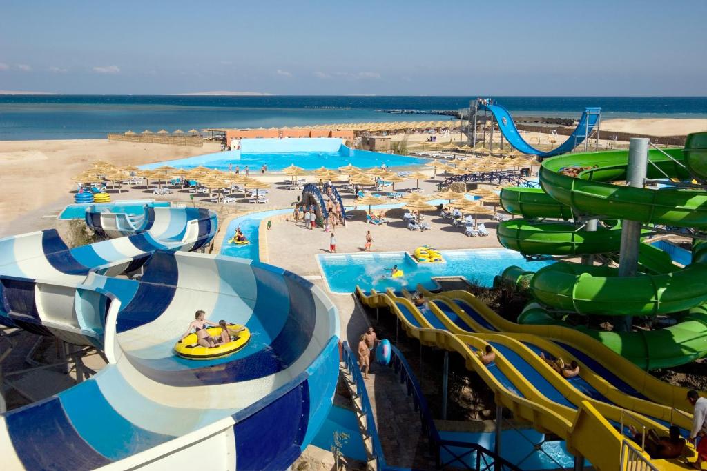 dal travel Titanic Beach