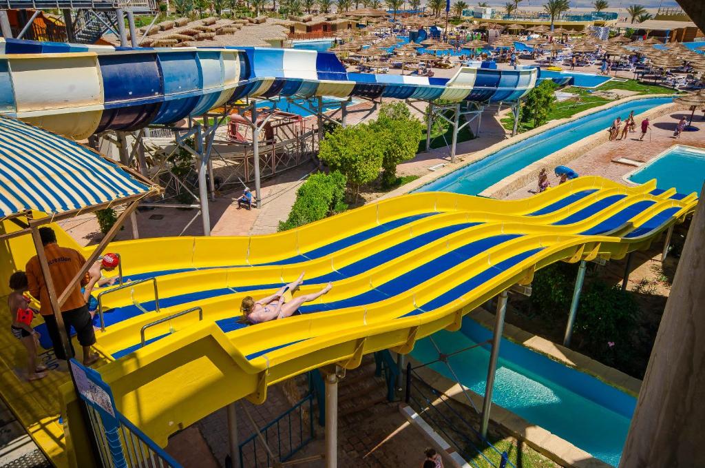 dal travel Titanic Beach