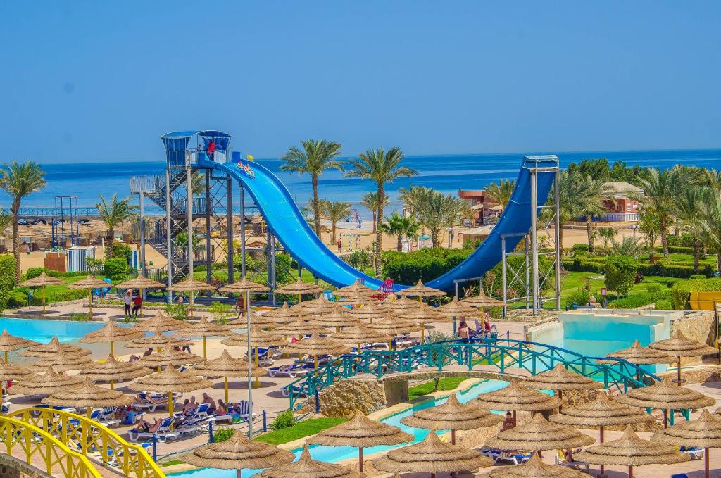 dal travel Titanic Beach