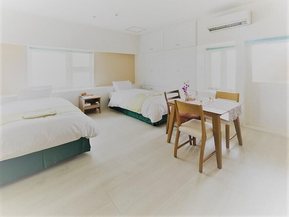 Wires Hotel