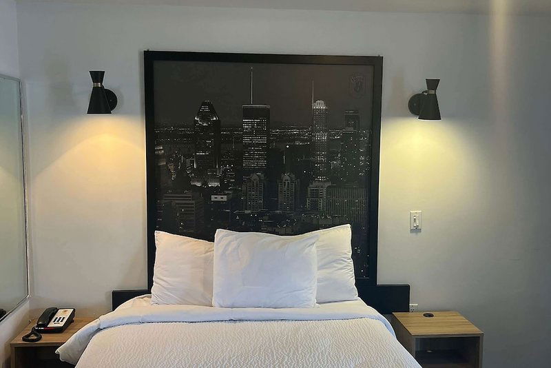 Hotel Super 8 By Wyndham Montreal