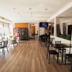 Hotel Hotel Newstar Montreal cazare Montreal