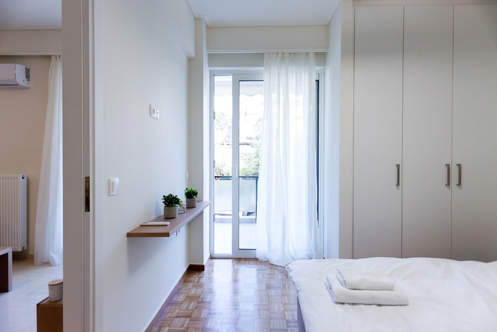 Modern 2-Bedroom Apartment In Downtown Glyfada