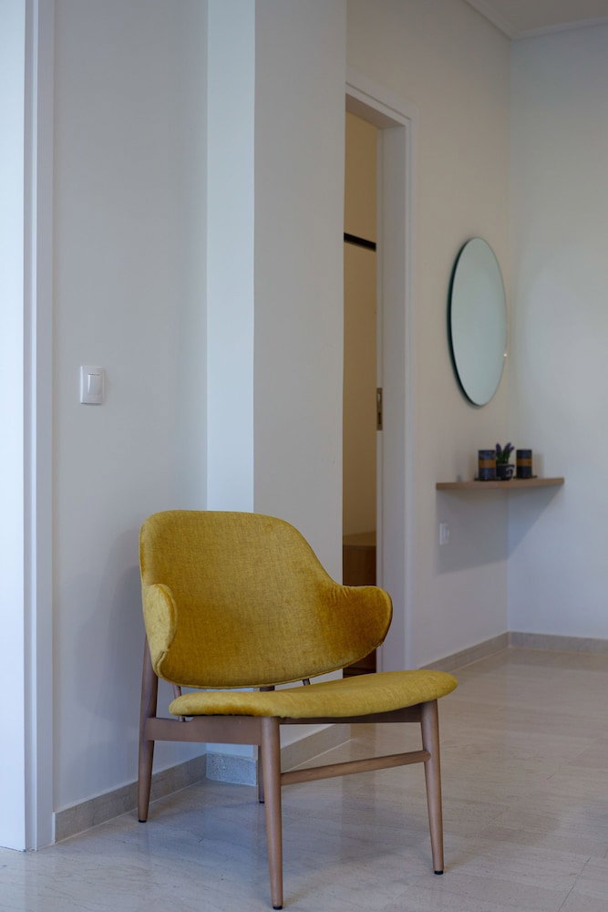 Modern 2-Bedroom Apartment In Downtown Glyfada