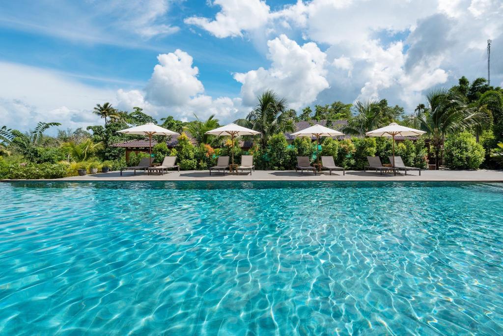 Camia Resort And Spa